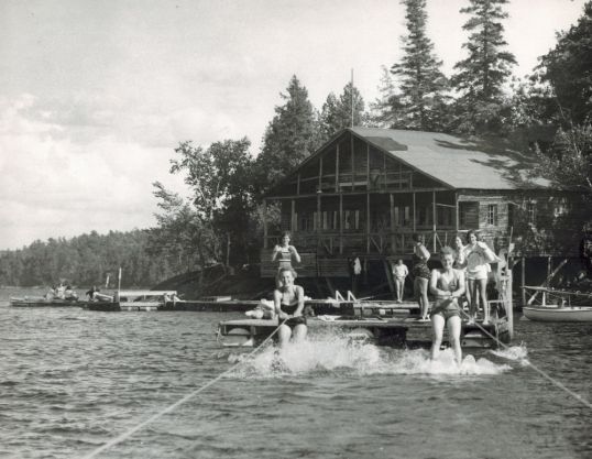 BLC Waterskiing 50s sm